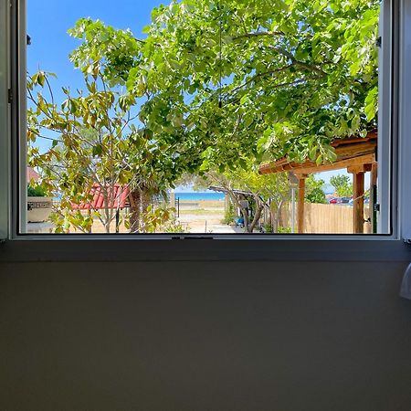 Casa Lia-Beach Front Villa Nea Kallikrateia 外观 照片