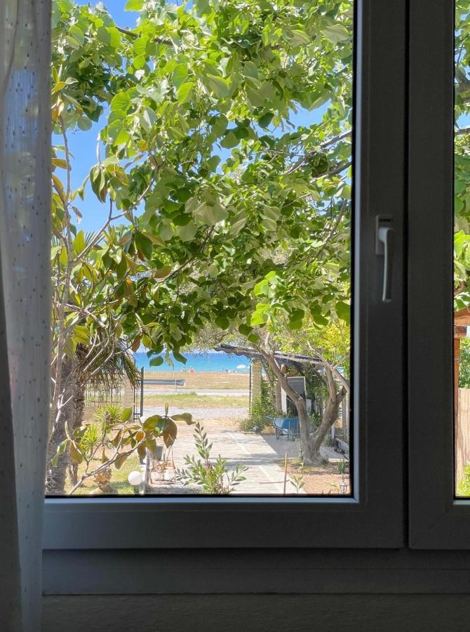 Casa Lia-Beach Front Villa Nea Kallikrateia 外观 照片