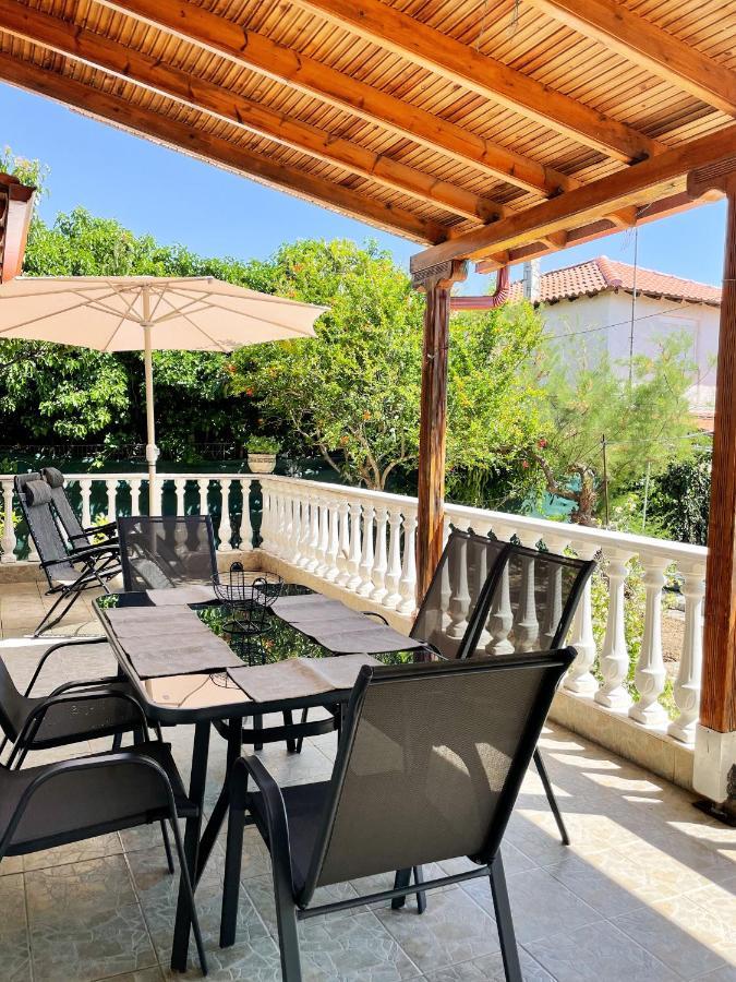 Casa Lia-Beach Front Villa Nea Kallikrateia 外观 照片