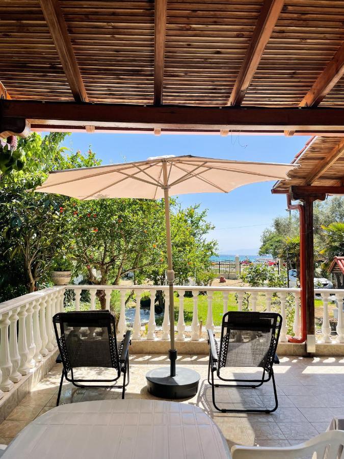 Casa Lia-Beach Front Villa Nea Kallikrateia 外观 照片