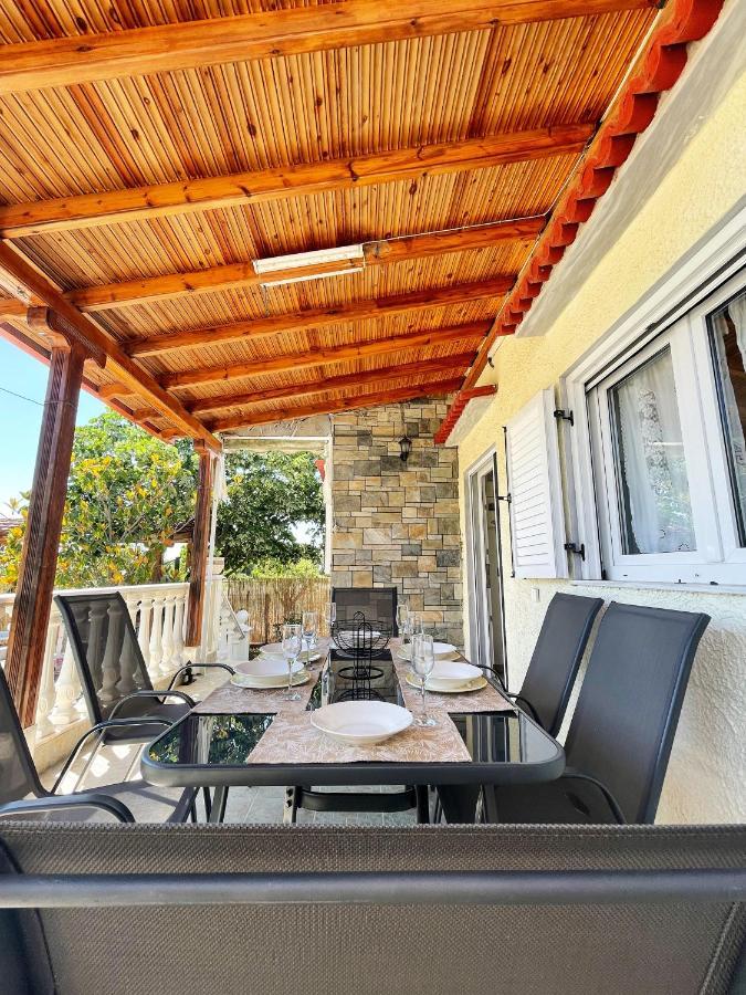 Casa Lia-Beach Front Villa Nea Kallikrateia 外观 照片