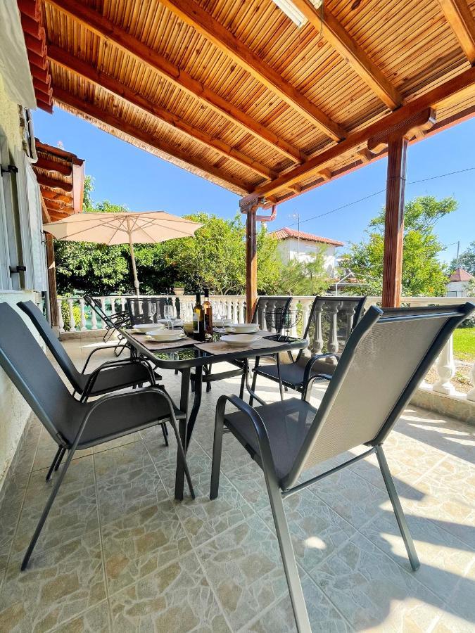 Casa Lia-Beach Front Villa Nea Kallikrateia 外观 照片
