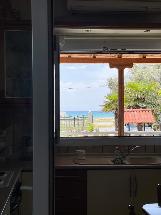 Casa Lia-Beach Front Villa Nea Kallikrateia 外观 照片
