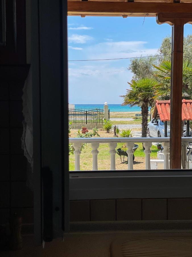 Casa Lia-Beach Front Villa Nea Kallikrateia 外观 照片