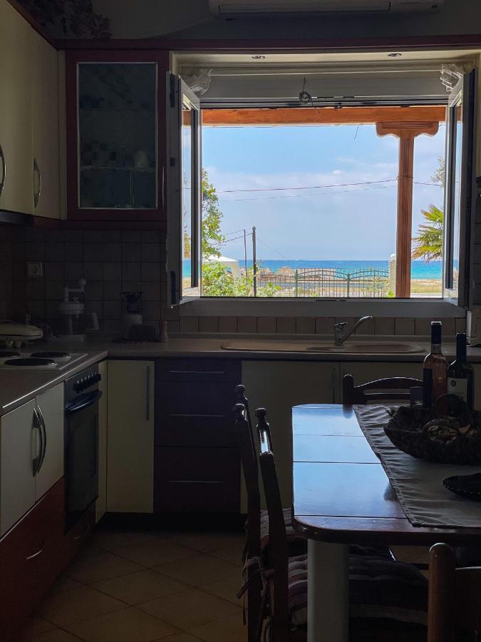 Casa Lia-Beach Front Villa Nea Kallikrateia 外观 照片