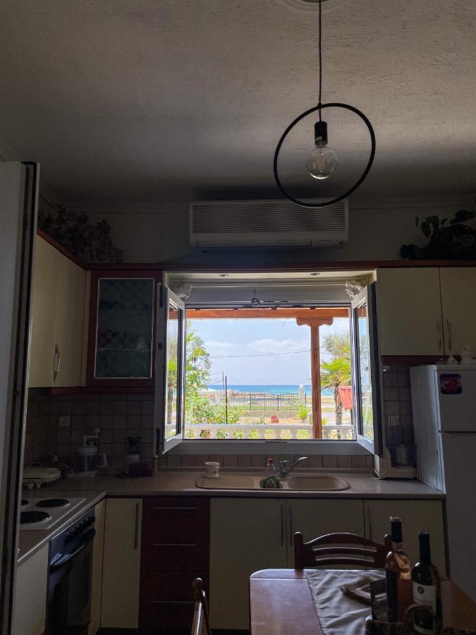 Casa Lia-Beach Front Villa Nea Kallikrateia 外观 照片