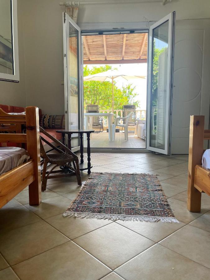 Casa Lia-Beach Front Villa Nea Kallikrateia 外观 照片