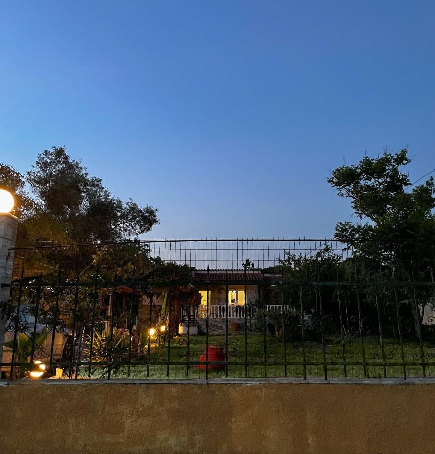 Casa Lia-Beach Front Villa Nea Kallikrateia 外观 照片